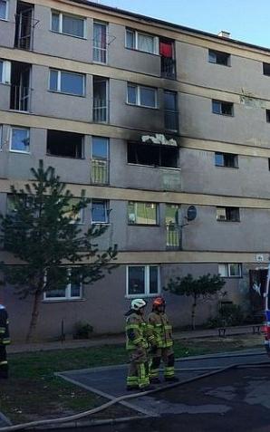 Ratowali ludzi z płonącego budynku